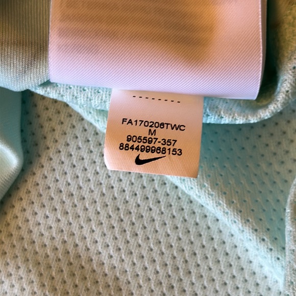 Nike Dri Fit Womans Short Sleeve Top mint green color Size M - Picture 6 of 9